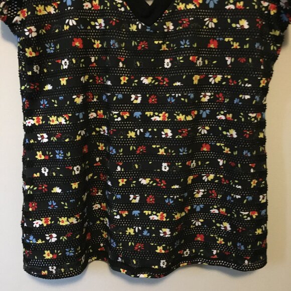 Retro Floral and Mesh Cross Lace Up Tee - Picture 6 of 16